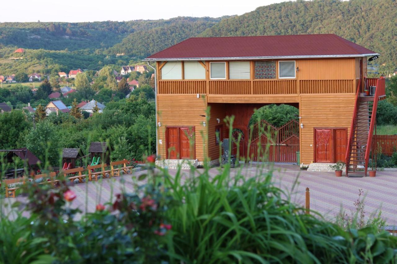 Rozsapark Vendeghaz Guest house 2*